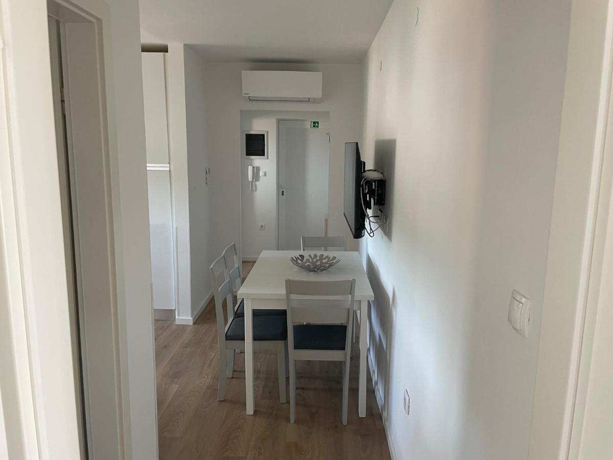 App Robi Apartment Novigrad  Bagian luar foto